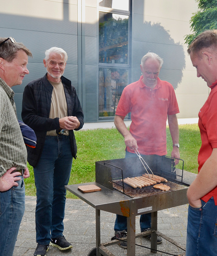 Grillvergnügen und geselliges Beisammensein nach getaner Arbeit.