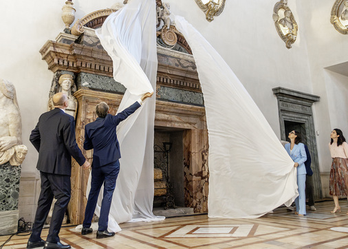 Feierliche Enthüllung des Kamins und der Statuen. - © Foto: Martin Henze
 Feierliche Enthüllung des Kamins und der Statuen.
