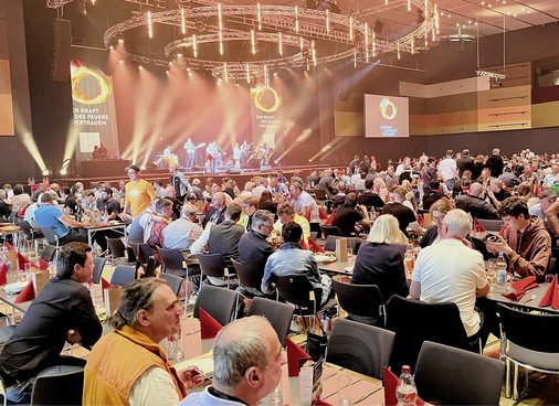 Der große Saal im ICS war bis auf den letzten Platz gefüllt. - © Foto: Martin Henze
