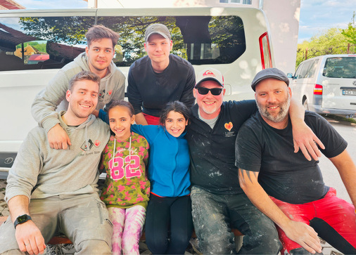 Abschiedsfoto. Team 1 reist dankbar, aber auch mit etwas Wehmut nach Hause. - © Foto: Wärme für Kinder