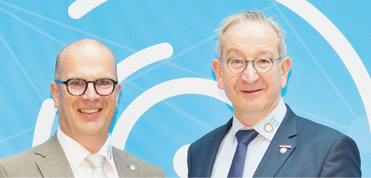 Unter https://jahresbericht.fvshkbw.de/2023 können Sie den Jahresbericht lesen. Vorsitzender Stefan Menrath (links) und Wolfgang Becker, Geschäftsführer. - © Foto: FV SHK BW