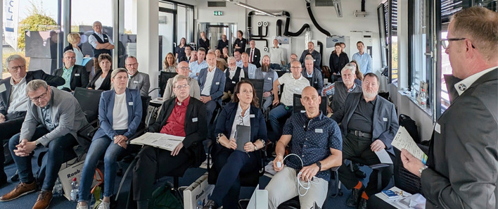 © Foto: Martin Henze Zum 22. Mal informierten sich 35 Baufachjournalisten über aktuell verfügbare Technologien einer klimaschonenden Wärmewende.